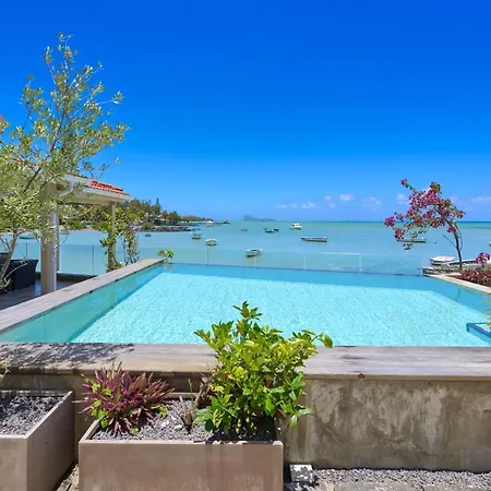Villa Lagon Bleu, Waterfront, Private Pool, 4 Bedrooms En-Suite